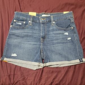 Levi Mid-Length Short